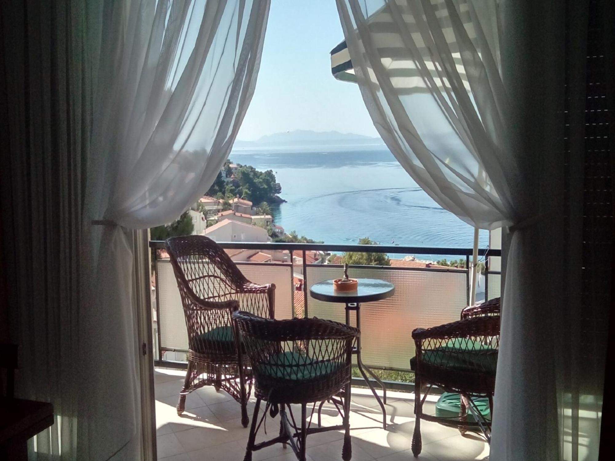 Cozy Apartment With A Balcony And A Sea View Brela Exteriör bild